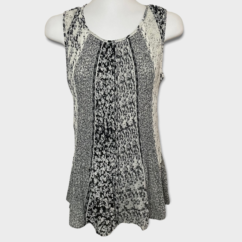Rose + Olive Black Floral Round Neck Sleeveless Tank Top Size Small